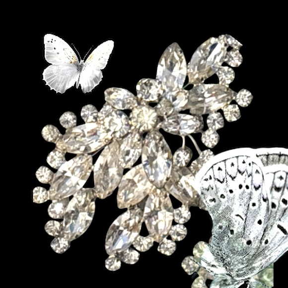 Vintage Old Hollywood Elegant Rhinestone Brooch - Picture 8 of 8
